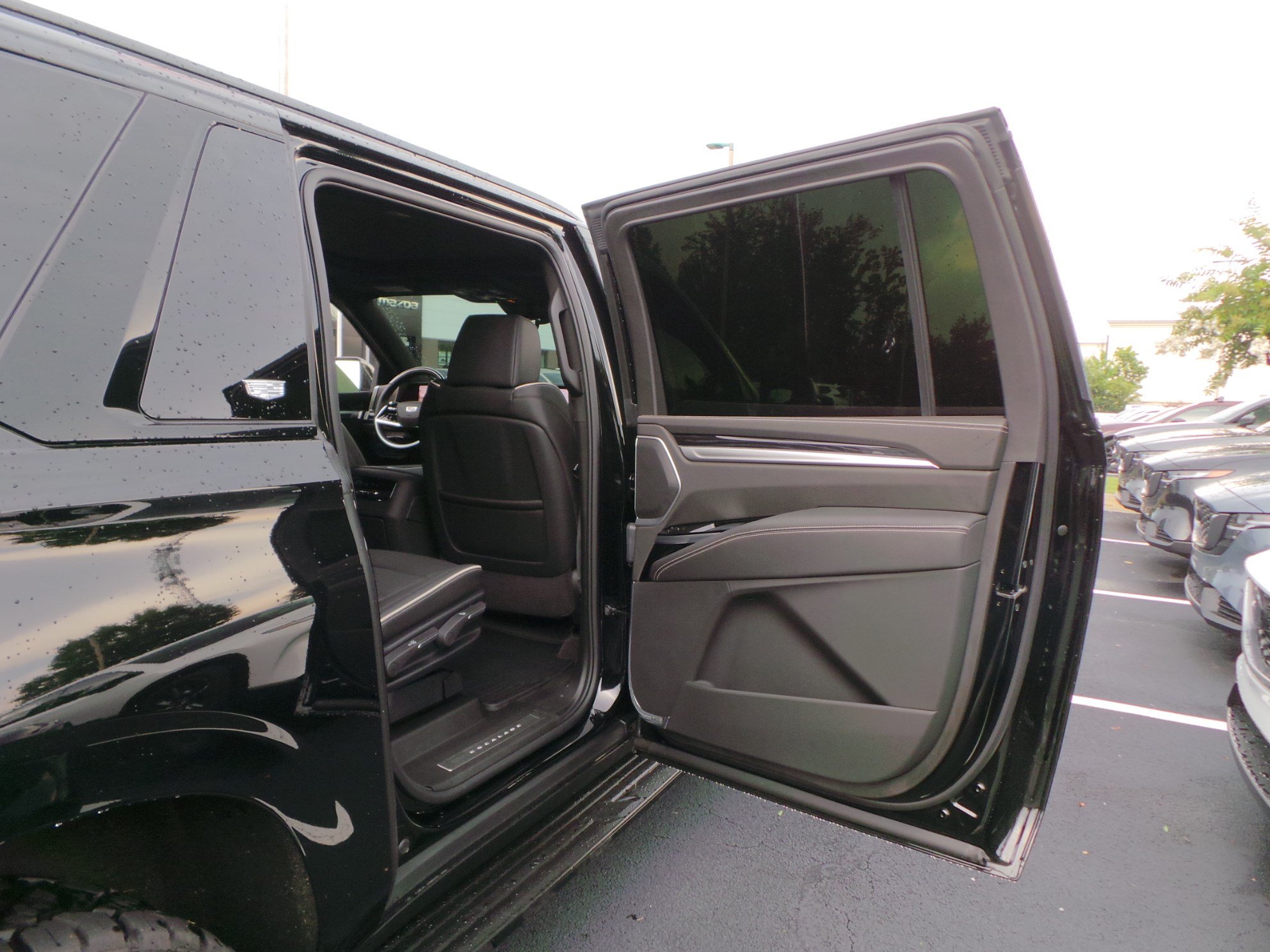 Used 2025 Cadillac Escalade ESV Sport AWD/4WD image 40