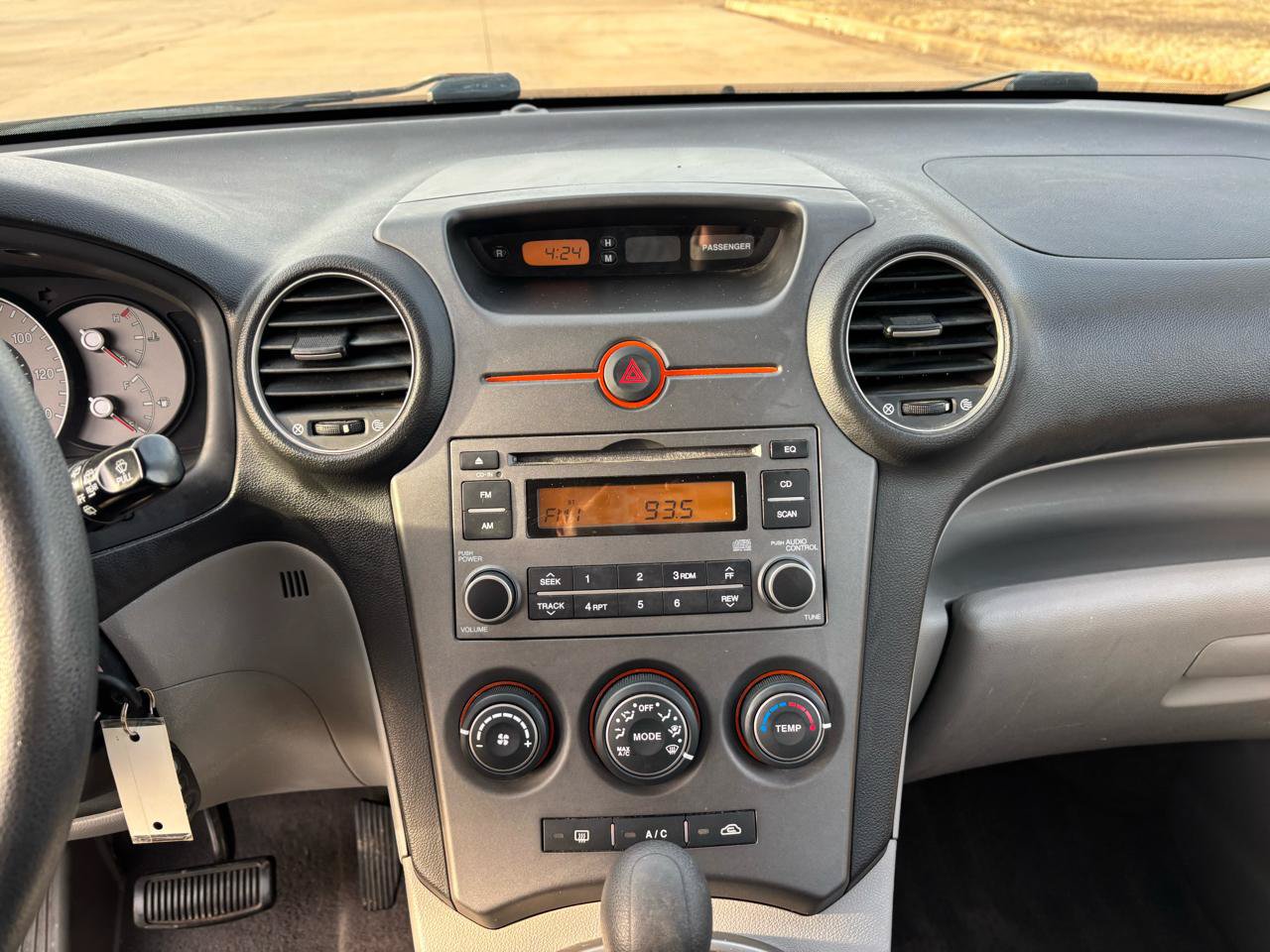 Used 2007 Kia Rondo LX FWD image 16
