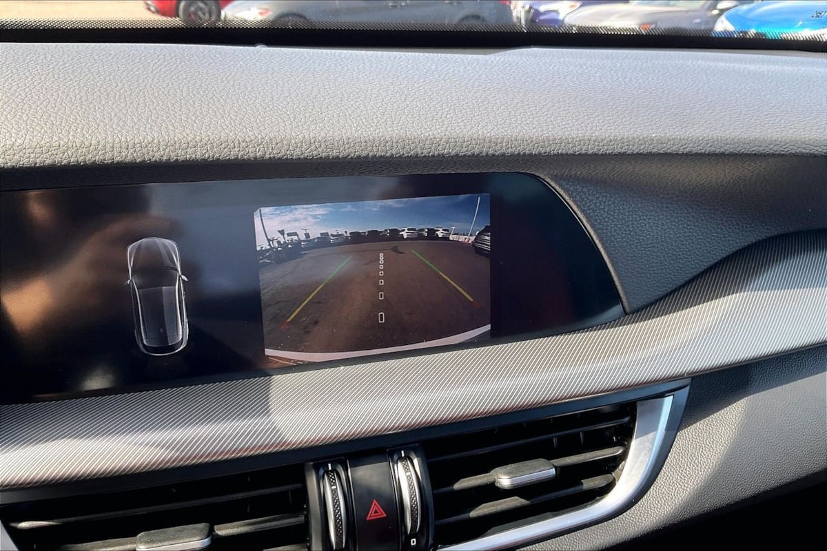 Used 2023 Alfa Romeo Stelvio Veloce AWD/4WD image 18