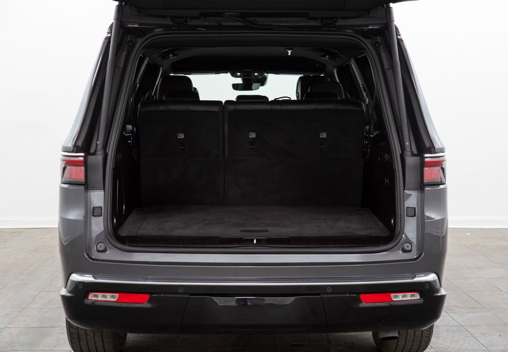 Used 2024 Jeep Wagoneer L Series III w/ Flexible Seating Group image 17