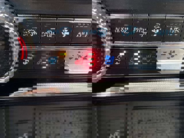 Used 2025 Ford F150 Lariat w/ Equipment Group 501A Mid image 29