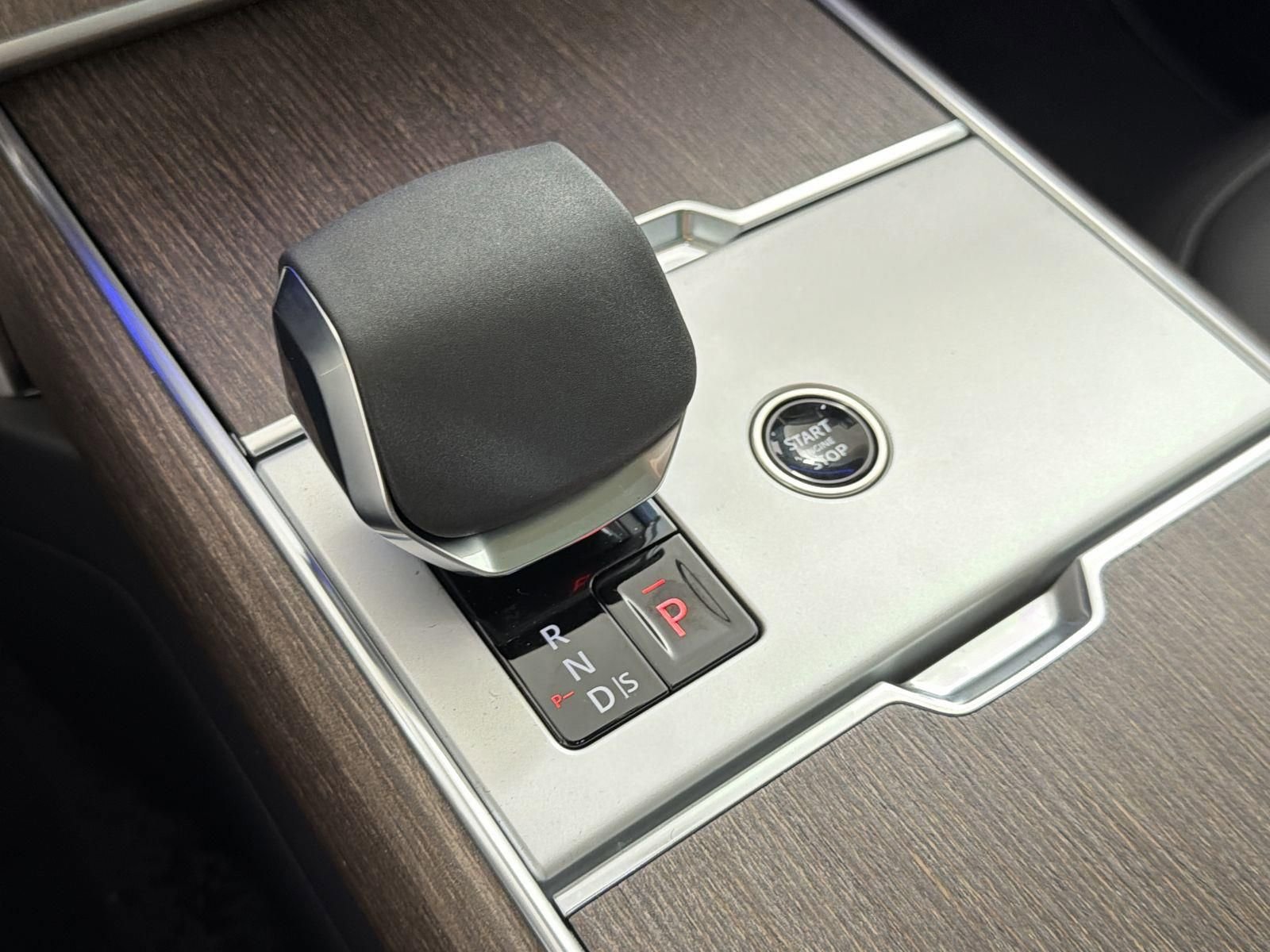 New 2026 Land Rover Range Rover Long Wheelbase SE image 16