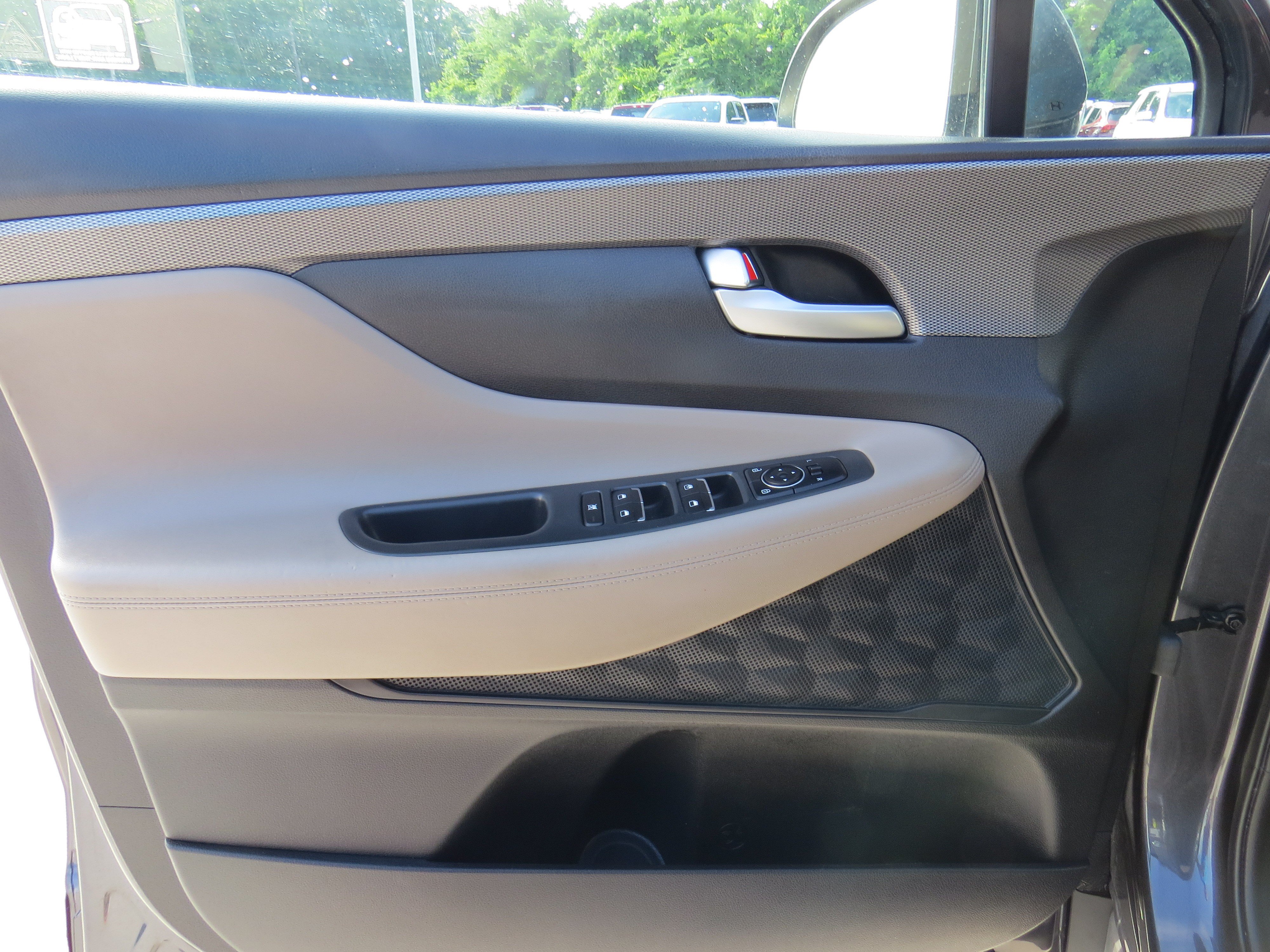 Used 2020 Hyundai Santa Fe SE FWD image 15