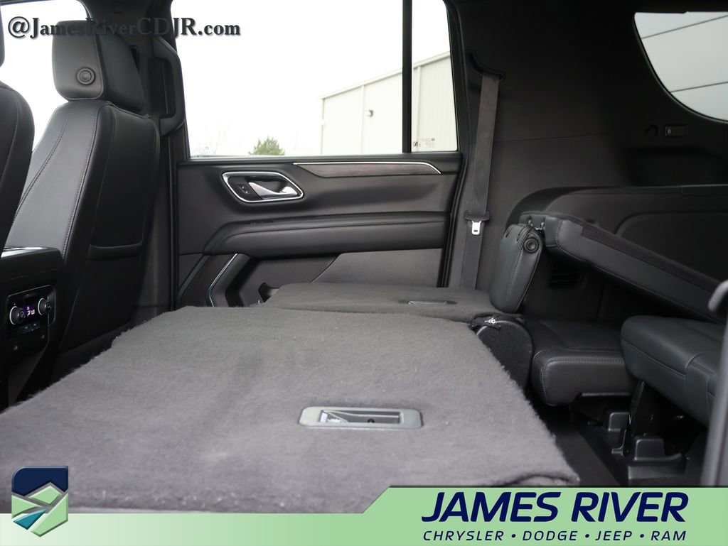 Used 2024 Chevrolet Suburban LT image 19