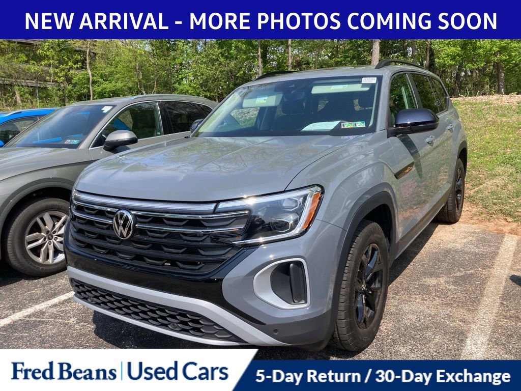 Used 2025 Volkswagen Atlas Peak Edition SE AWD/4WD image 3