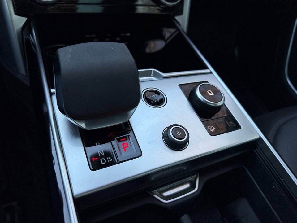 Certified 2023 Land Rover Range Rover SE AWD/4WD image 19