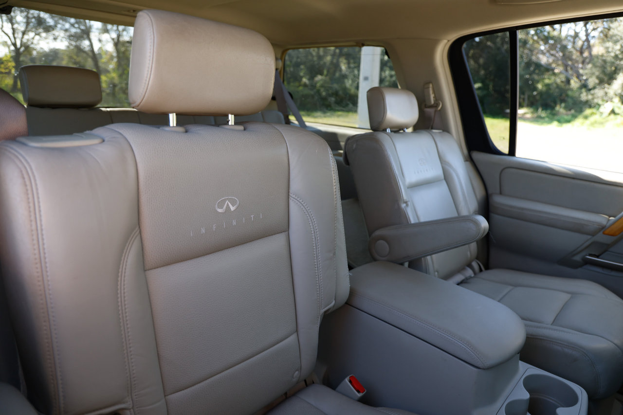 Used 2004 INFINITI QX56 2WD w/ Smart Vision Pkg image 14