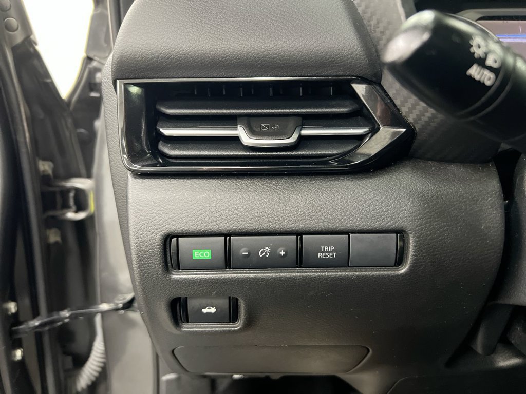 Used 2021 Nissan Sentra SR w/ SR Premium Package FWD image 18