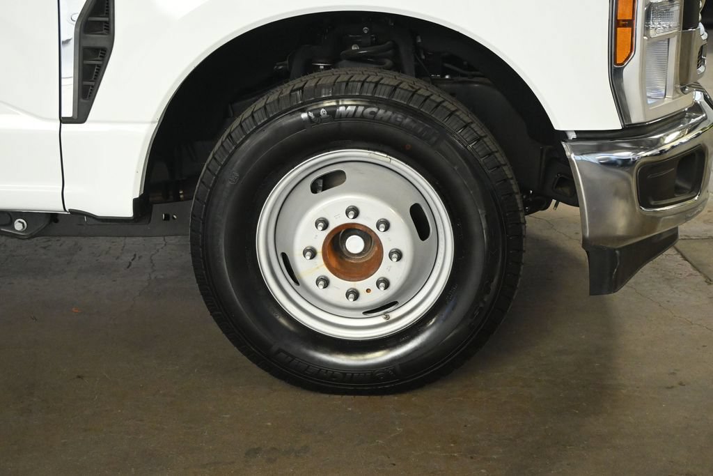 New 2026 Ford F350 XL w/ XL Chrome Package RWD image 27