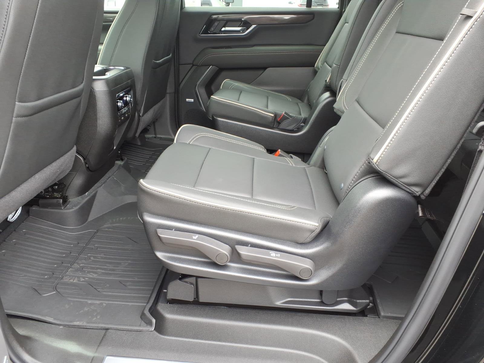 New 2026 GMC Yukon XL Elevation w/ Elevation Premium Package image 13