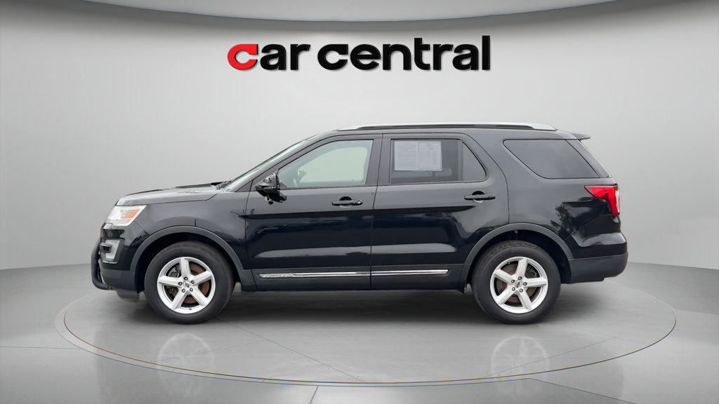 Used 2017 Ford Explorer XLT AWD/4WD image 2