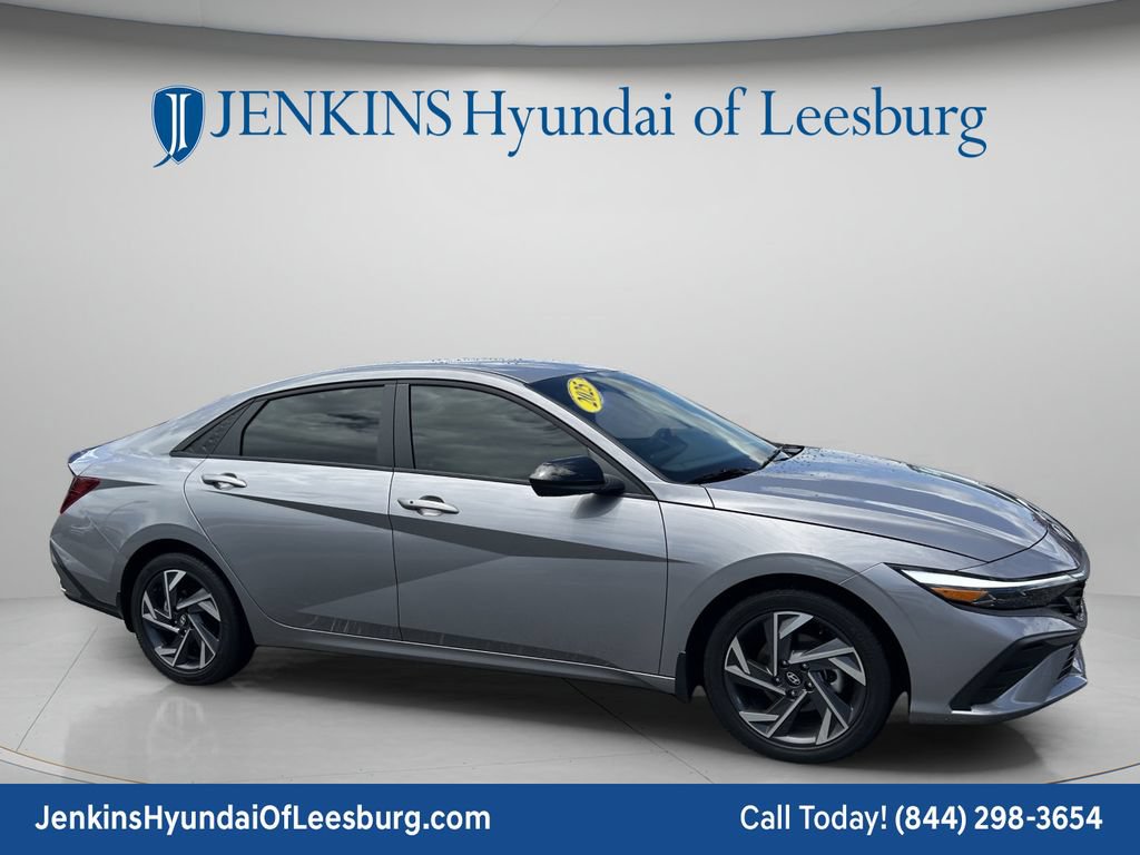 Certified 2025 Hyundai Elantra Sport FWD image 2