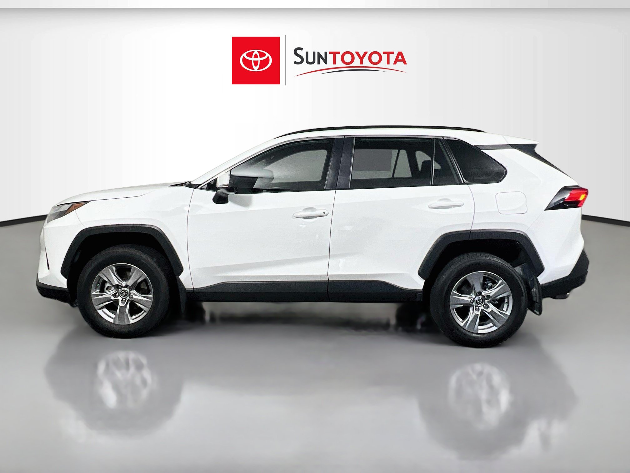 Used 2024 Toyota RAV4 XLE FWD image 7