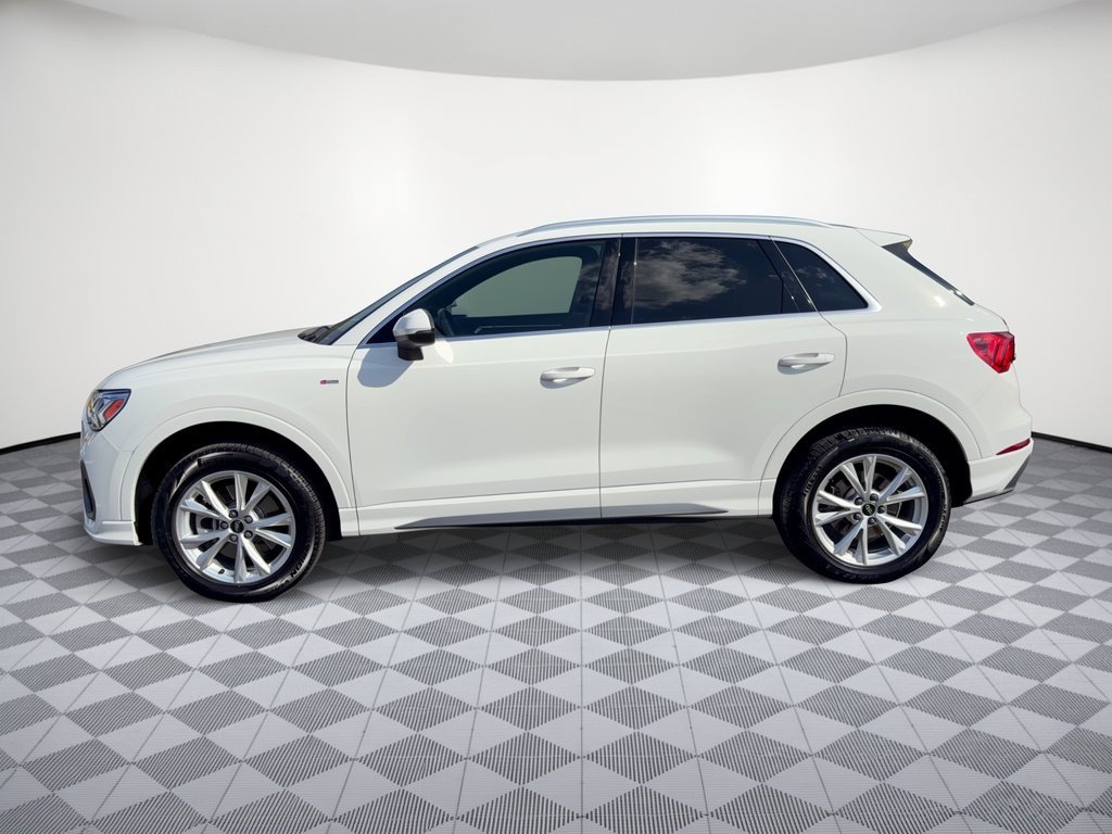 Used 2023 Audi Q3 2.0T Premium AWD/4WD image 2