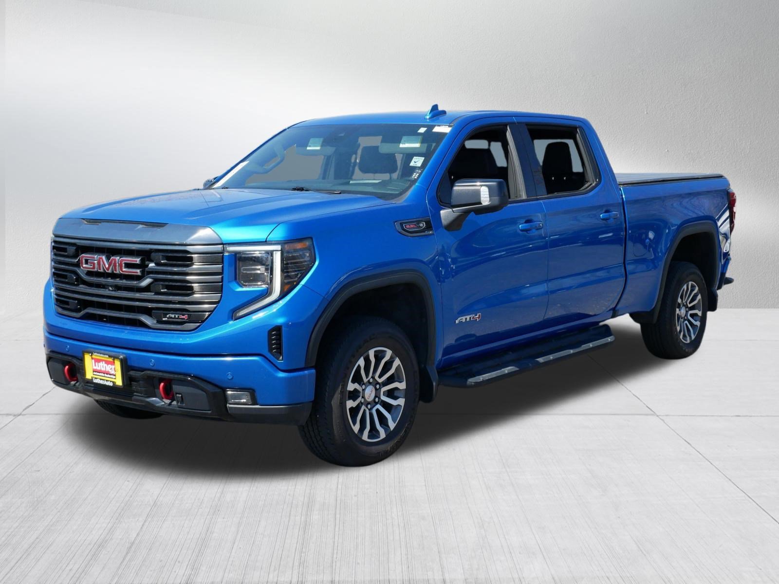 Used 2023 GMC Sierra 1500 AT4 w/ AT4 Premium Package AWD/4WD image 3