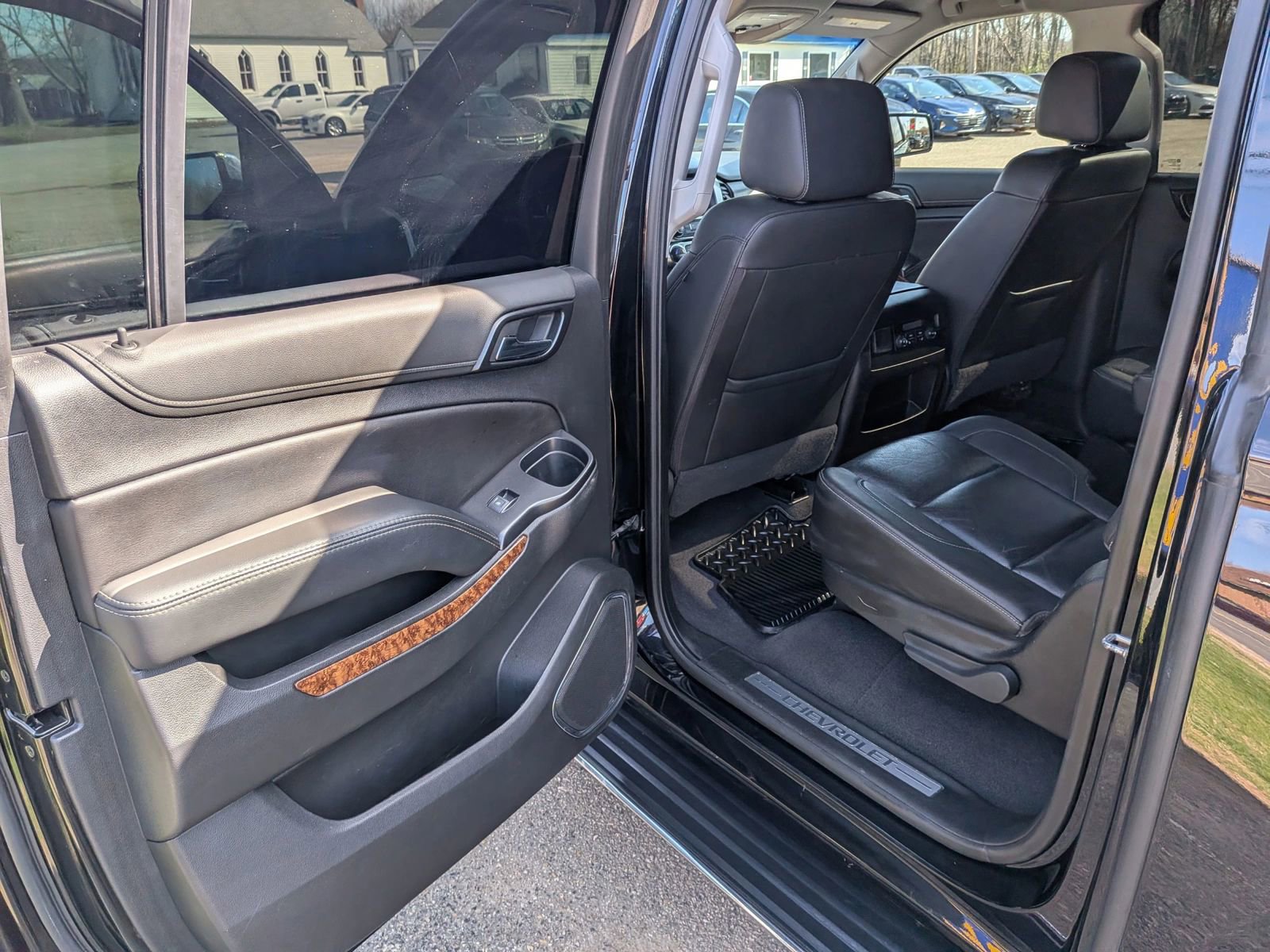 Used 2020 Chevrolet Suburban Premier image 25