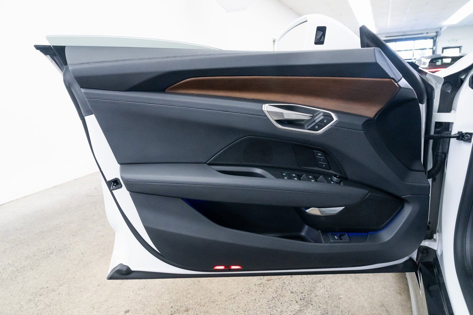 Used 2024 Audi e-tron GT Premium Plus AWD/4WD image 16