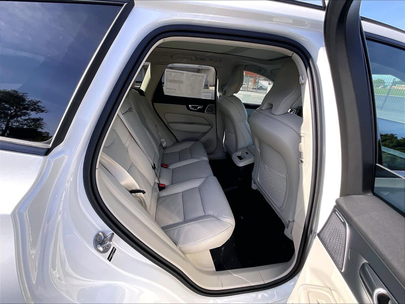 New 2026 Volvo XC60 T8 Ultra w/ Climate Package AWD/4WD image 27