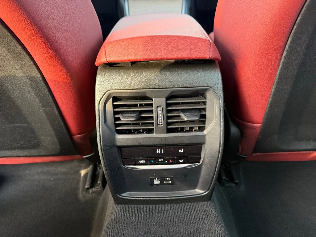 Used 2025 BMW 330i xDrive Sedan w/ Convenience Package image 17