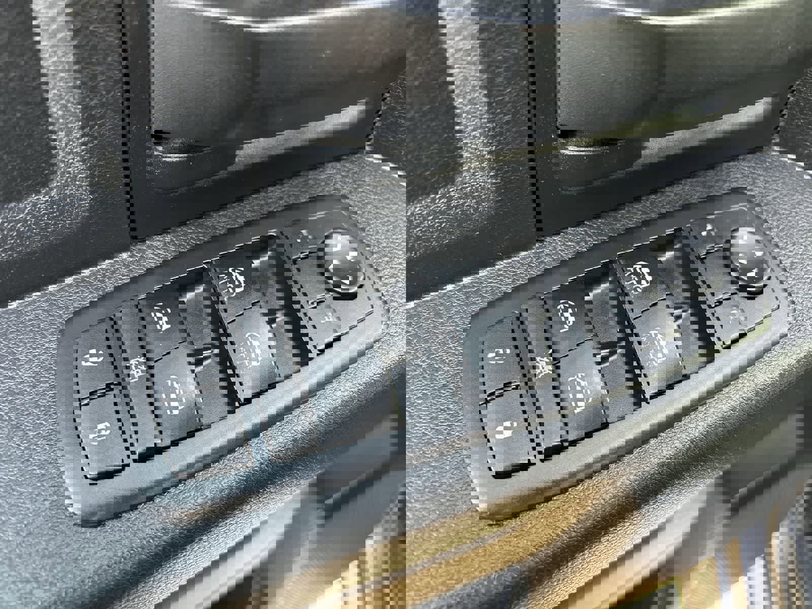 Used 2015 RAM 1500 Express image 10