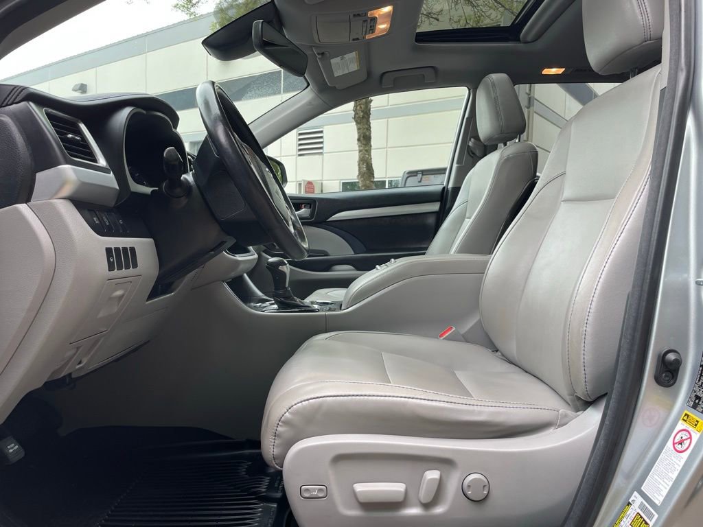 Used 2018 Toyota Highlander XLE AWD/4WD image 20