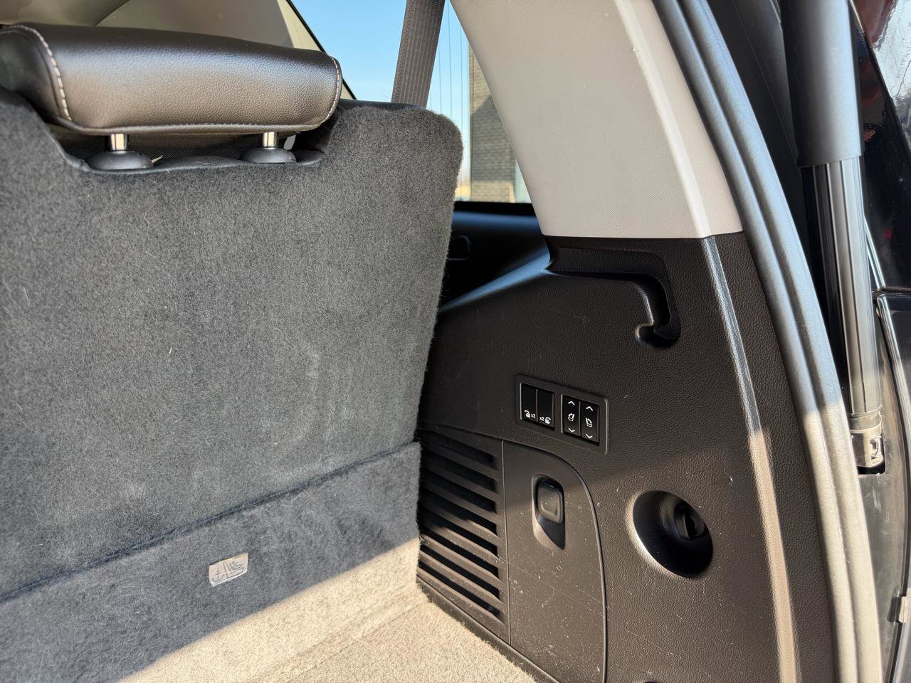 Used 2015 GMC Yukon SLT w/ Open Road Package AWD/4WD image 31