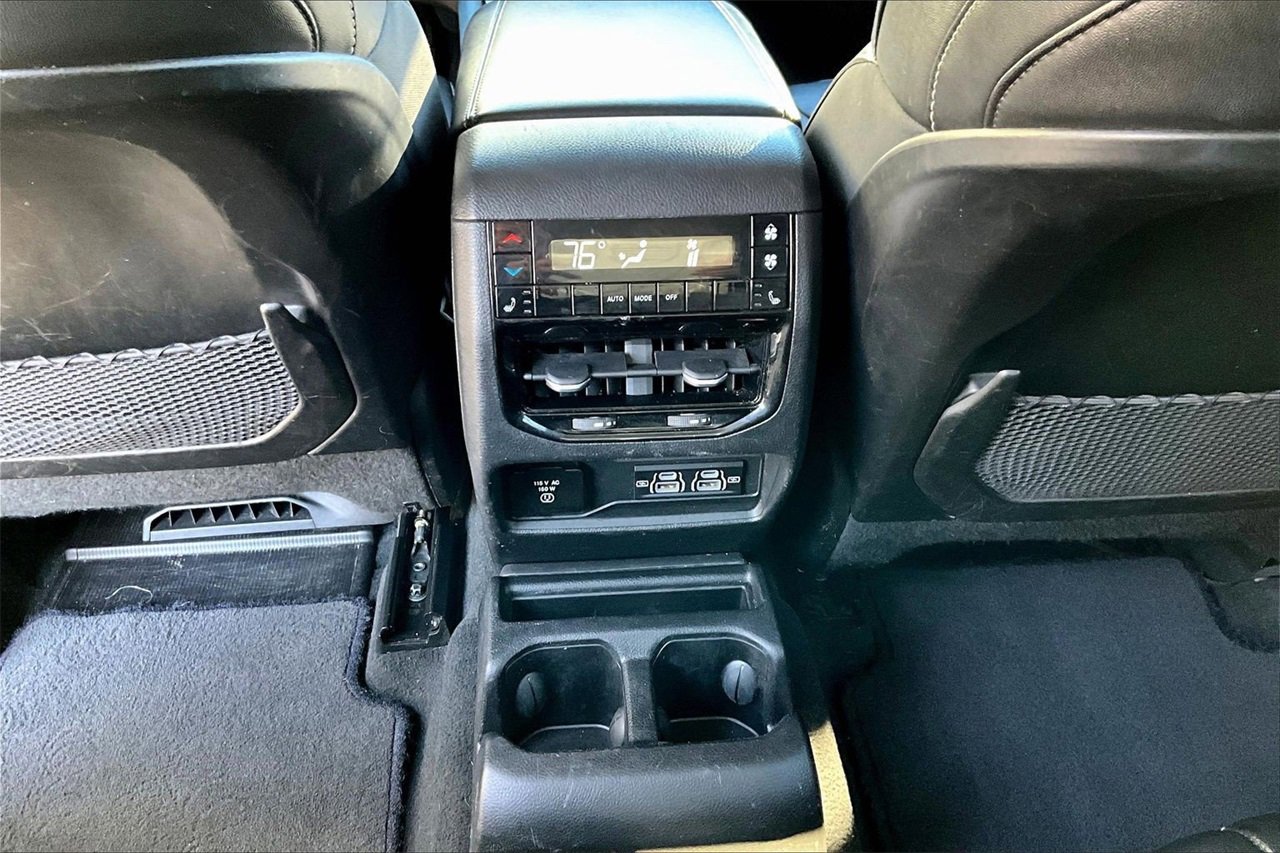 Used 2023 Jeep Grand Cherokee L Limited w/ Black Appearance Package image 15