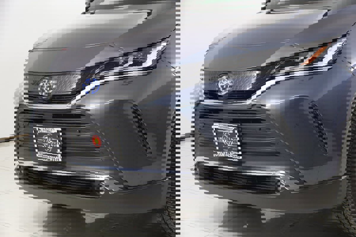 Used 2023 Toyota Venza XLE image 49