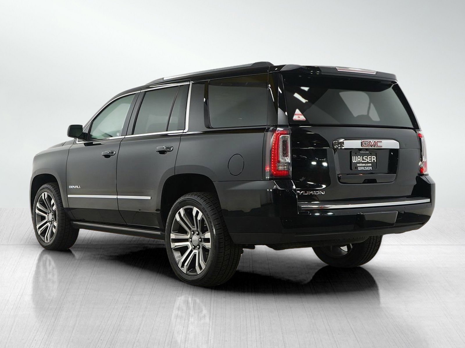 Used 2018 GMC Yukon Denali image 3