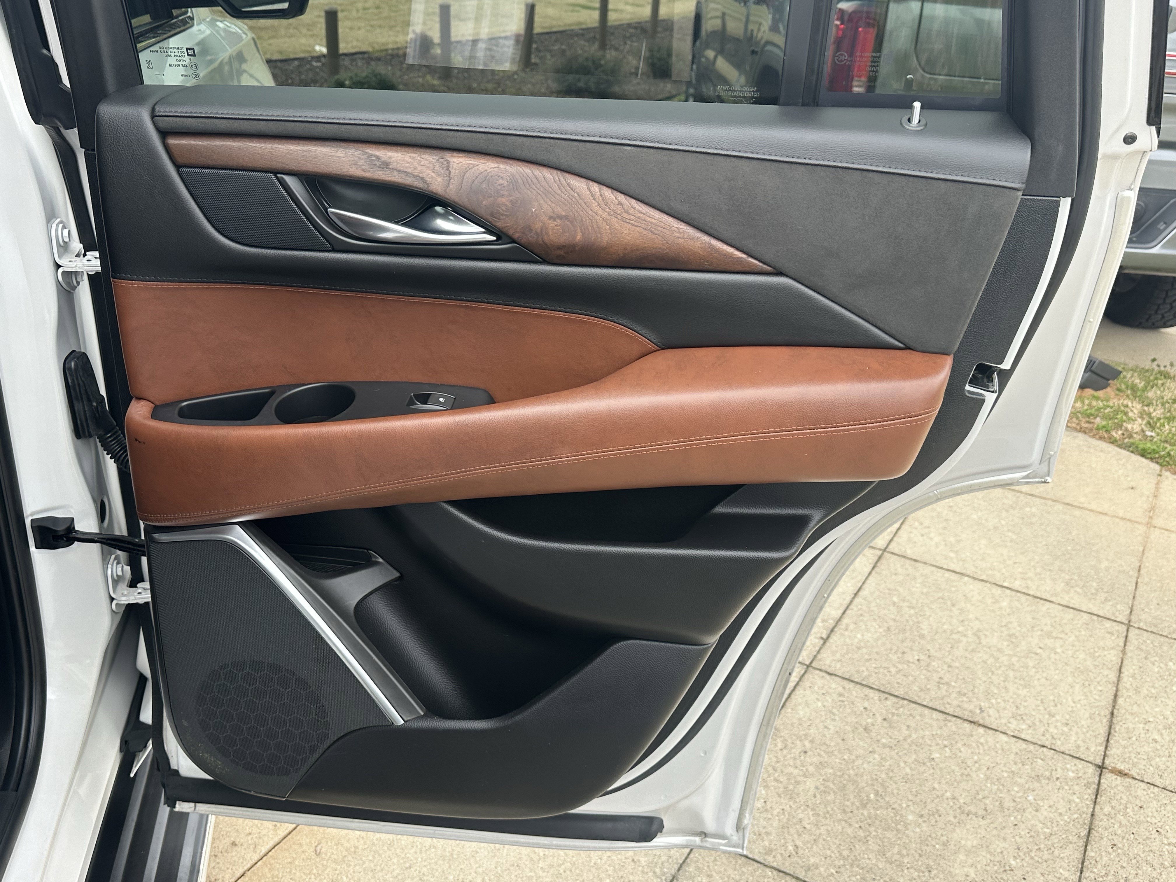 Used 2019 Cadillac Escalade Luxury image 18