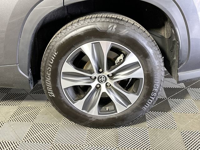 Used 2025 Toyota Highlander XLE image 30