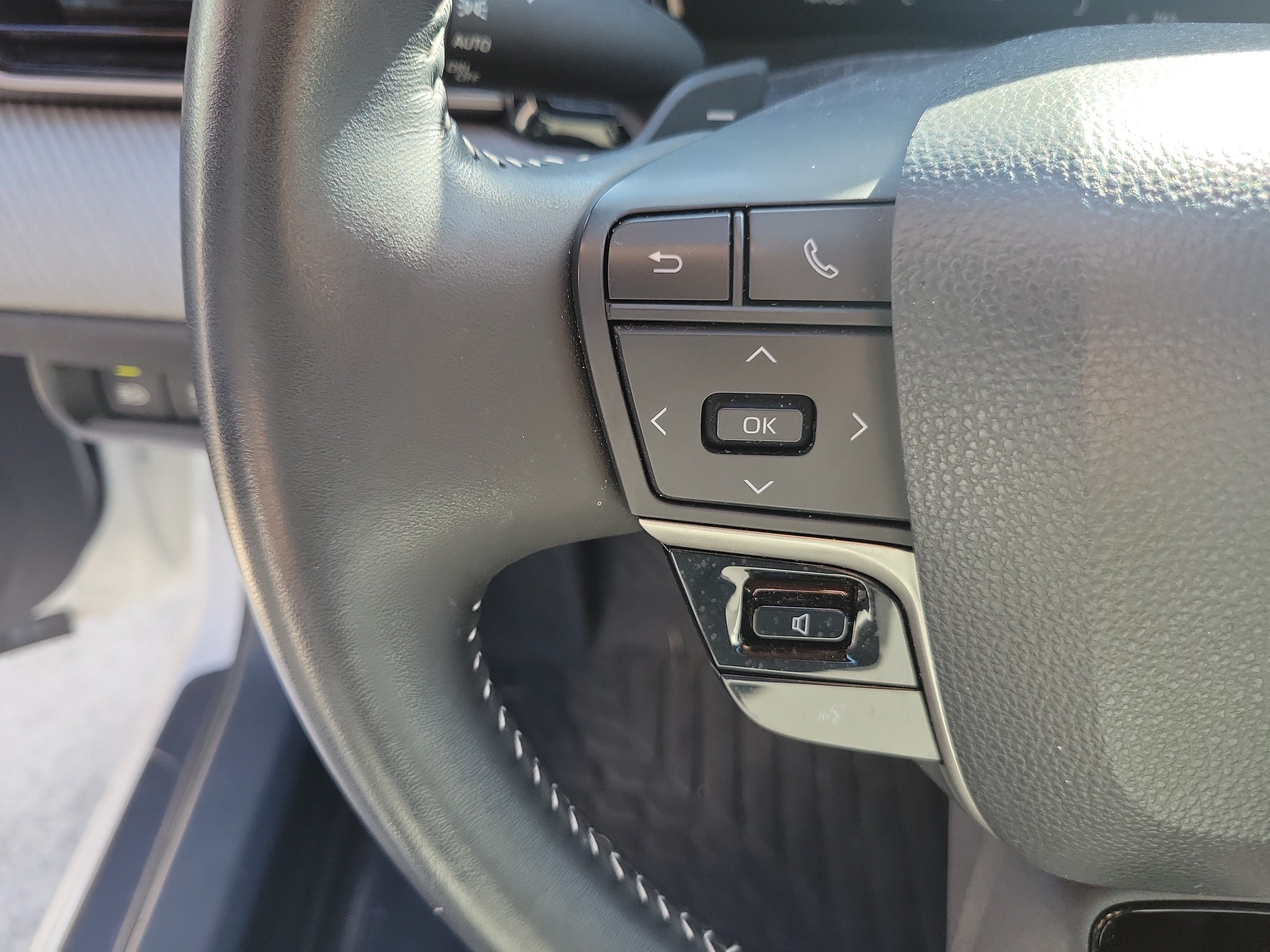Used 2025 Toyota Camry SE w/ Multimedia Upgrade Package FWD image 27