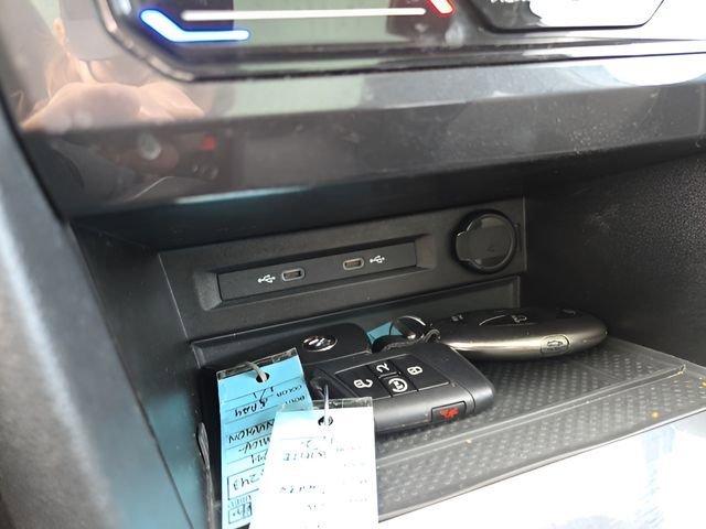 Used 2023 Volkswagen Tiguan SE w/ Panoramic Sunroof Package image 23