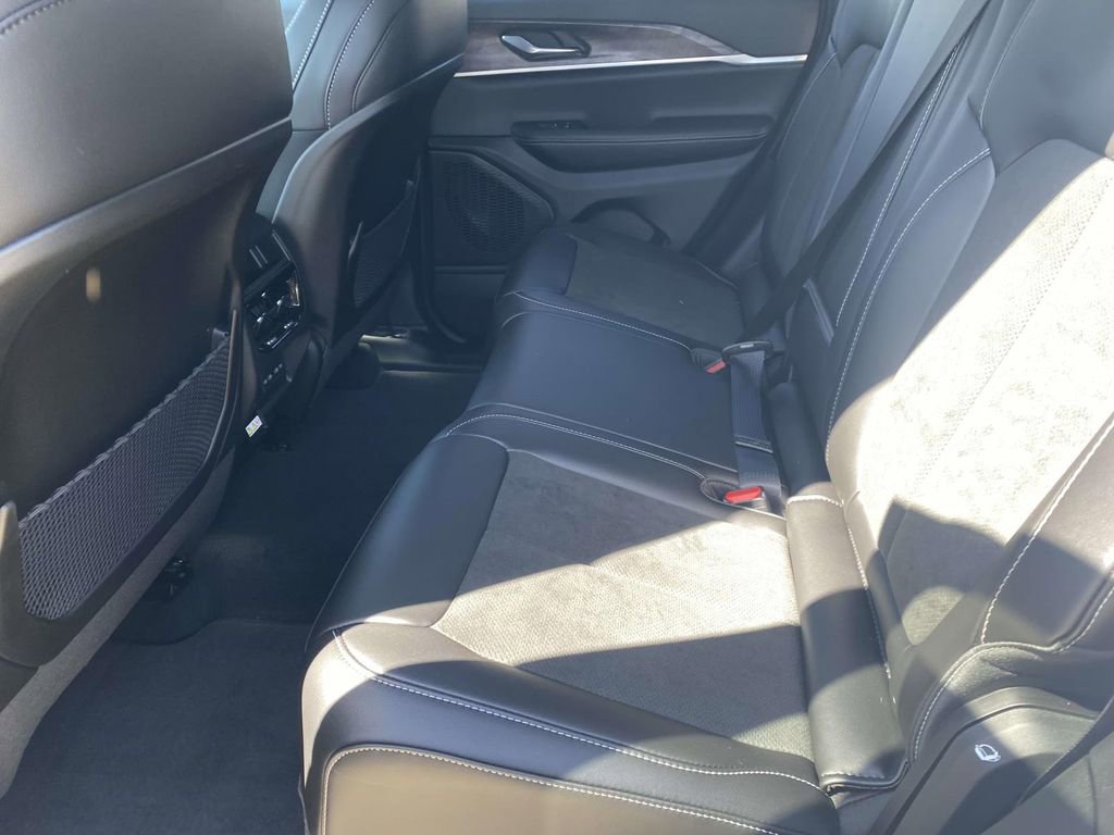 New 2026 Jeep Grand Cherokee Altitude AWD/4WD image 10