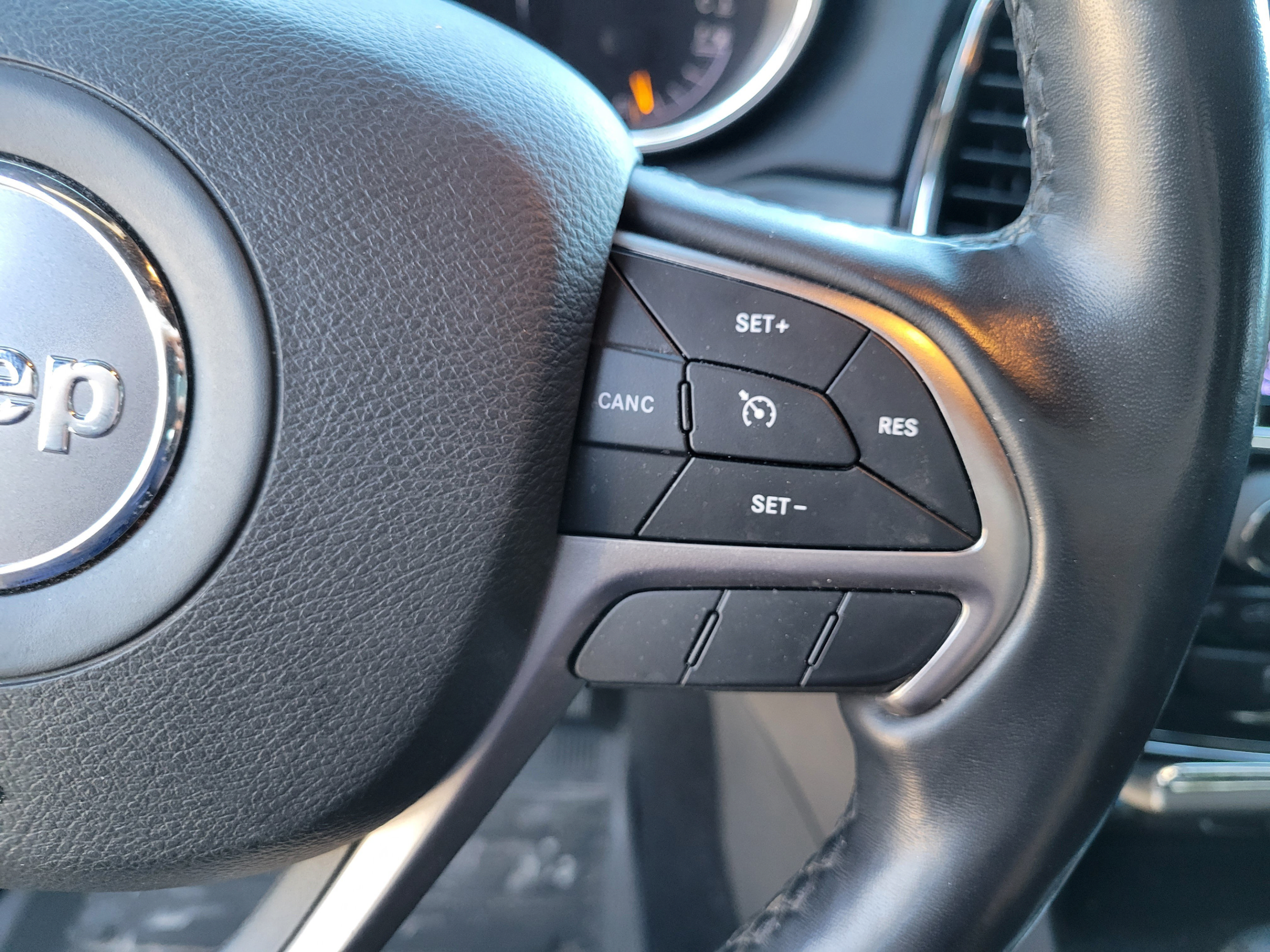 Used 2020 Jeep Grand Cherokee Altitude AWD/4WD image 23