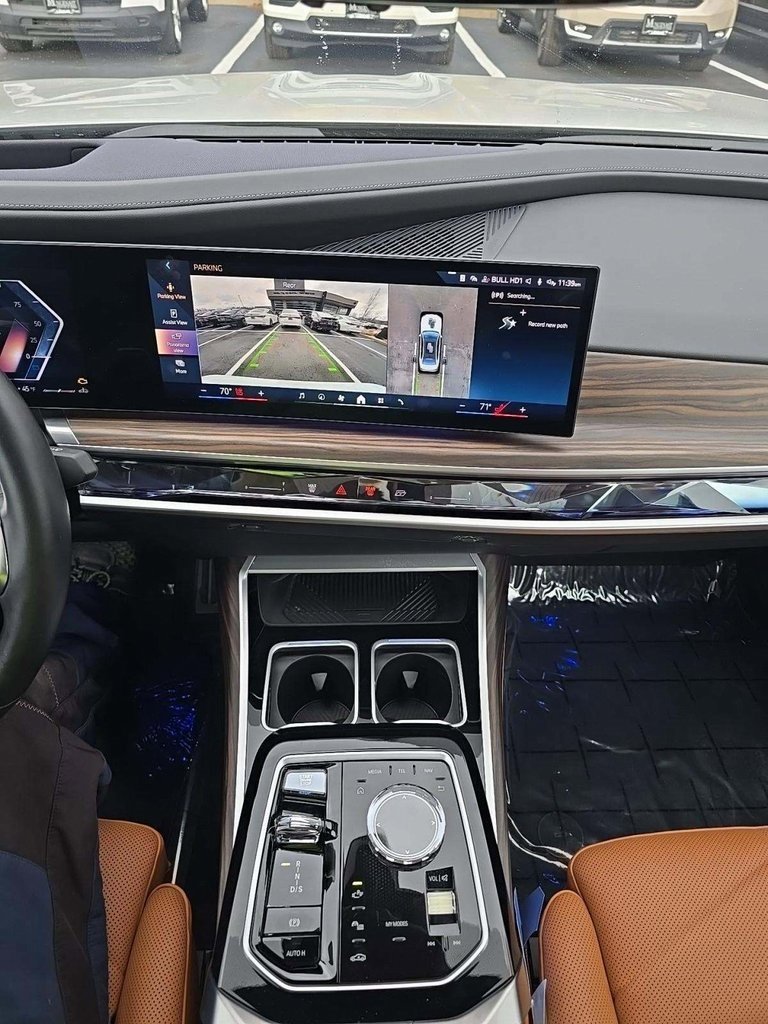 Used 2023 BMW 740i image 4