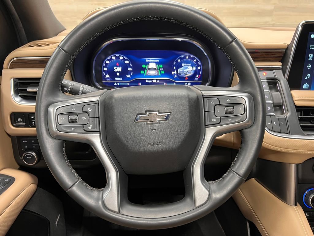 Used 2024 Chevrolet Suburban Premier w/ Premium Package 2 AWD/4WD image 9