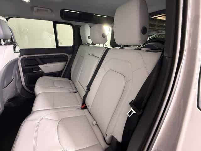 New 2026 Land Rover Defender 110 X-Dynamic SE AWD/4WD image 19