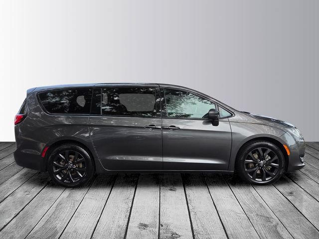 Used 2019 Chrysler Pacifica Touring Plus w/ S Appearance Package FWD image 6