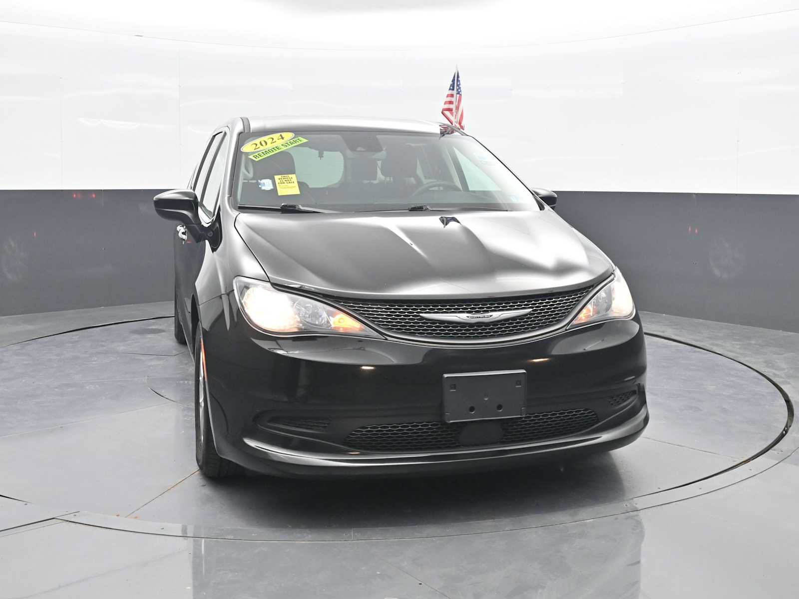 Used 2024 Chrysler Voyager LX FWD image 2