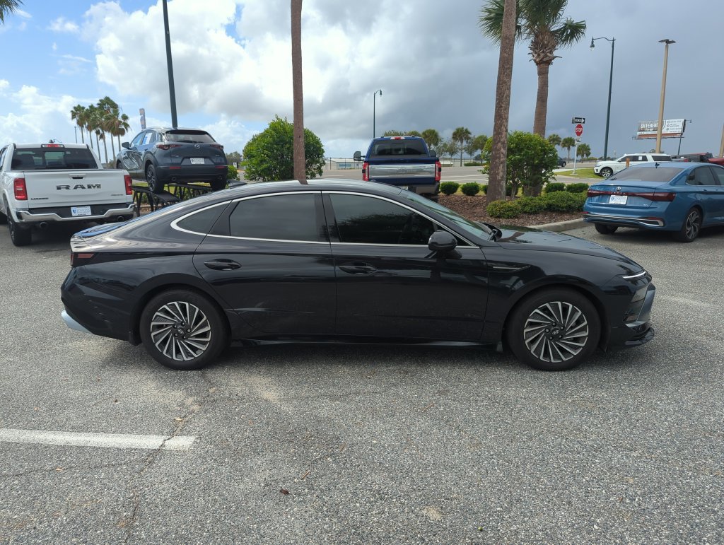 Used 2025 Hyundai Sonata SEL FWD image 3