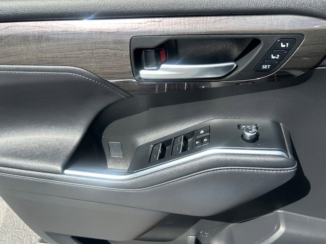 Used 2023 Toyota Highlander Limited AWD/4WD image 11