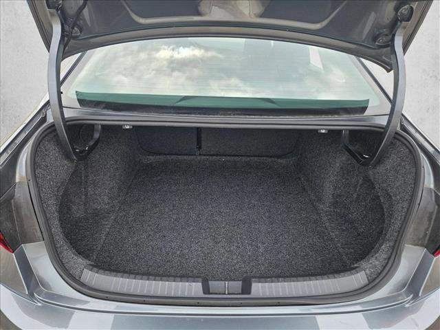 Used 2024 Volkswagen Jetta SE FWD image 6