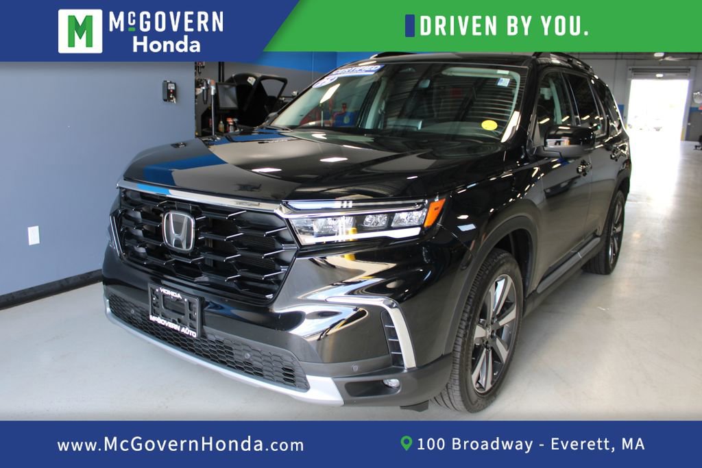 Used 2025 Honda Pilot Touring image 1
