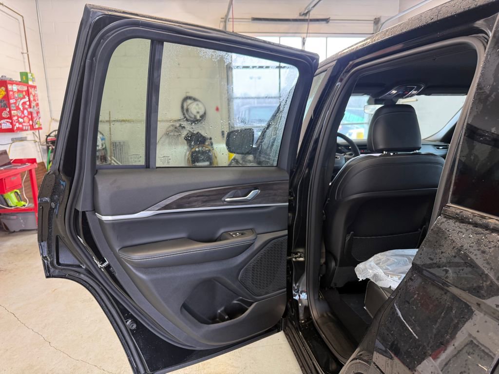 New 2026 Jeep Grand Cherokee Altitude AWD/4WD image 31