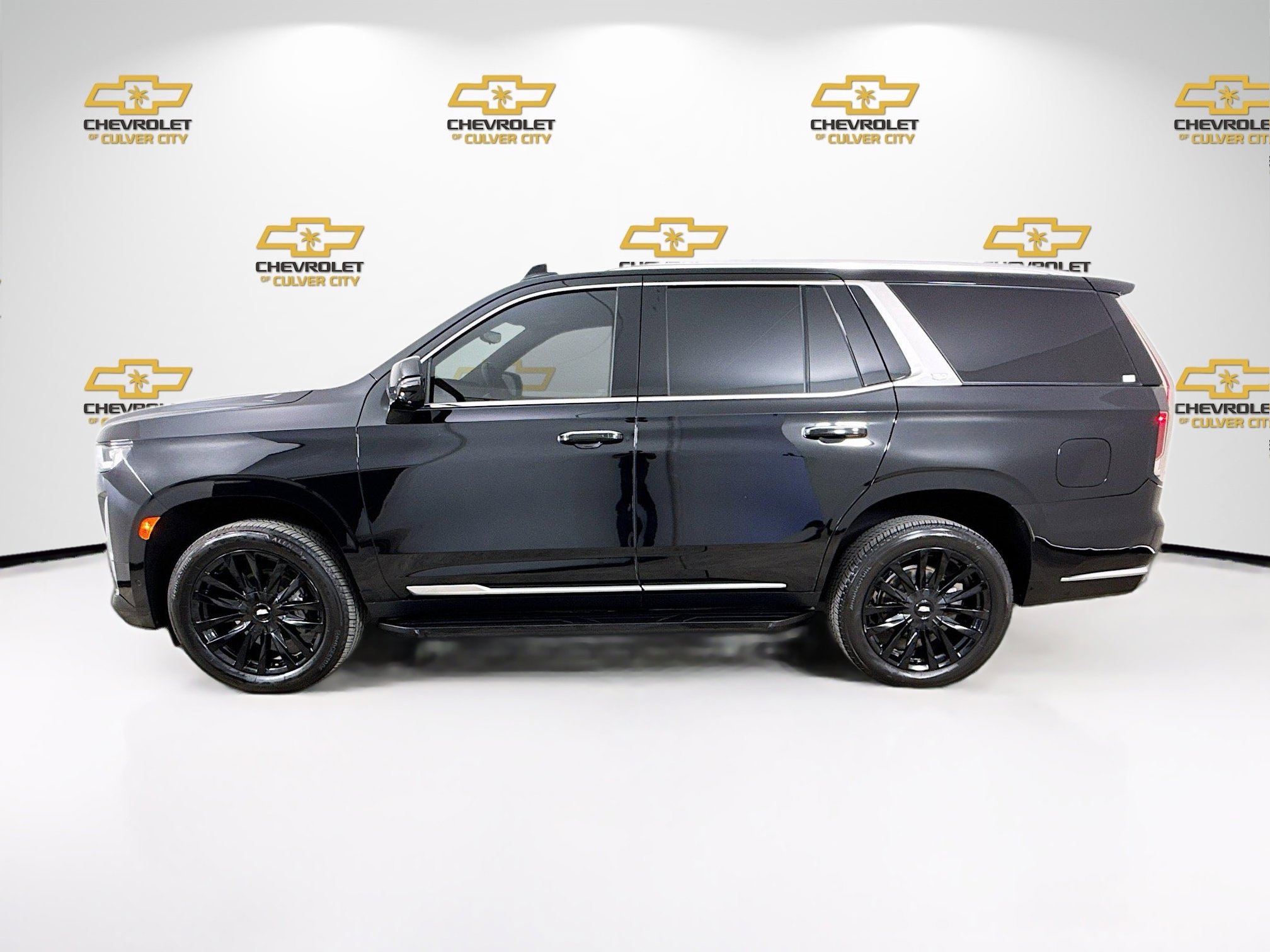 Used 2022 Cadillac Escalade Premium Luxury image 4