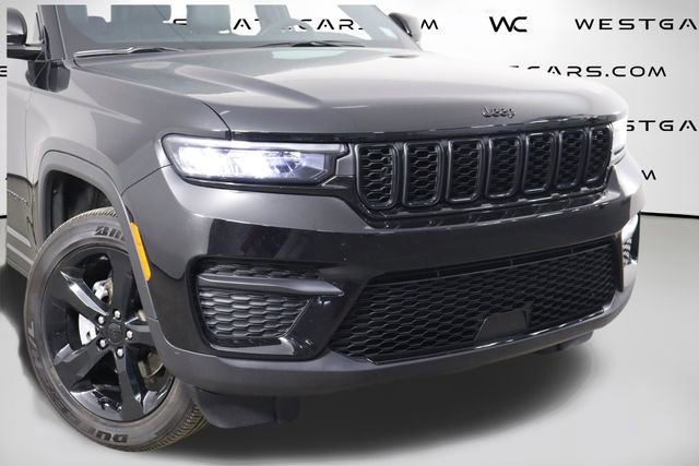 Used 2025 Jeep Grand Cherokee Altitude AWD/4WD image 48