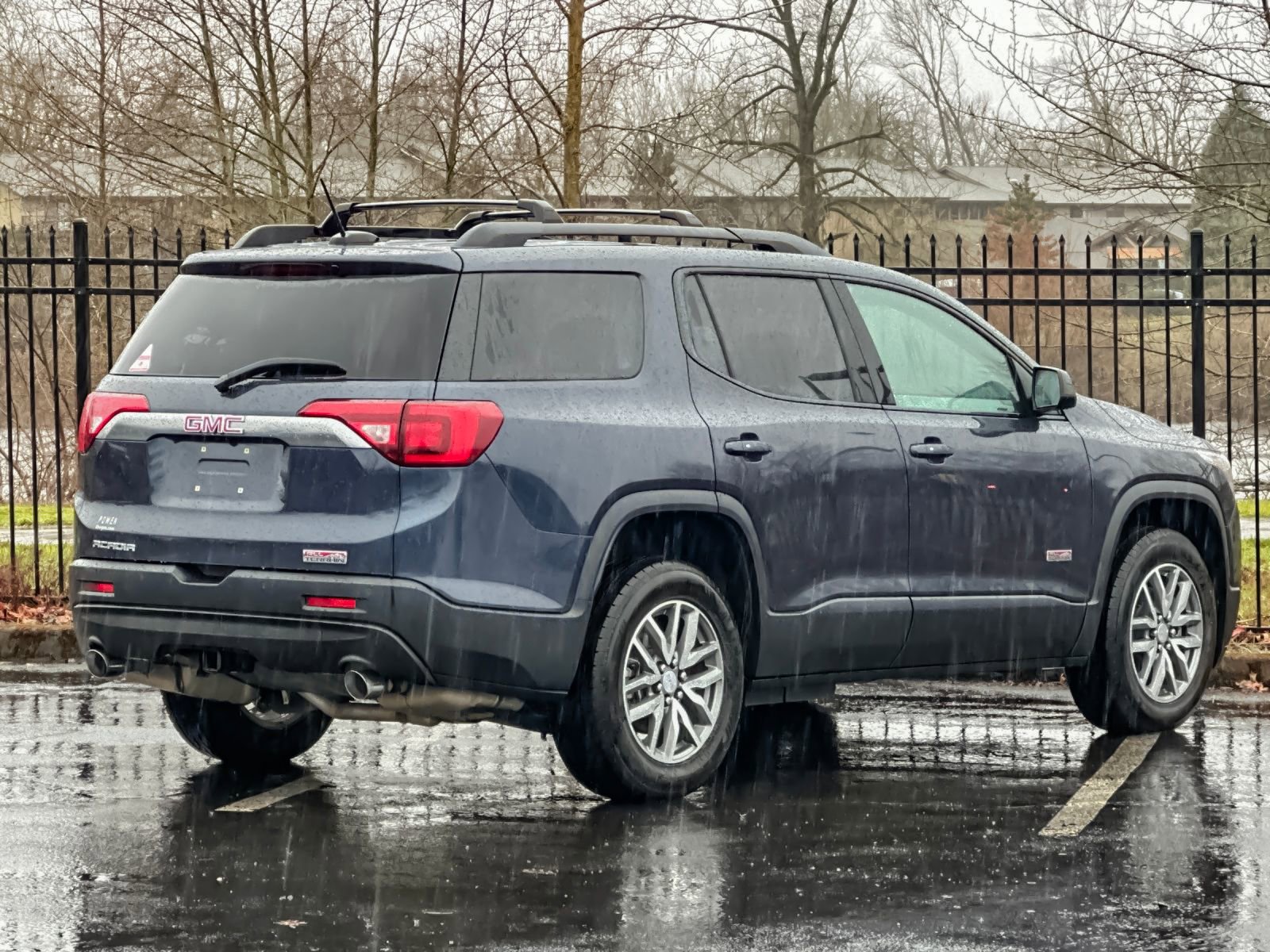 Used 2019 GMC Acadia SLE w/ Driver Alert Package I image 3