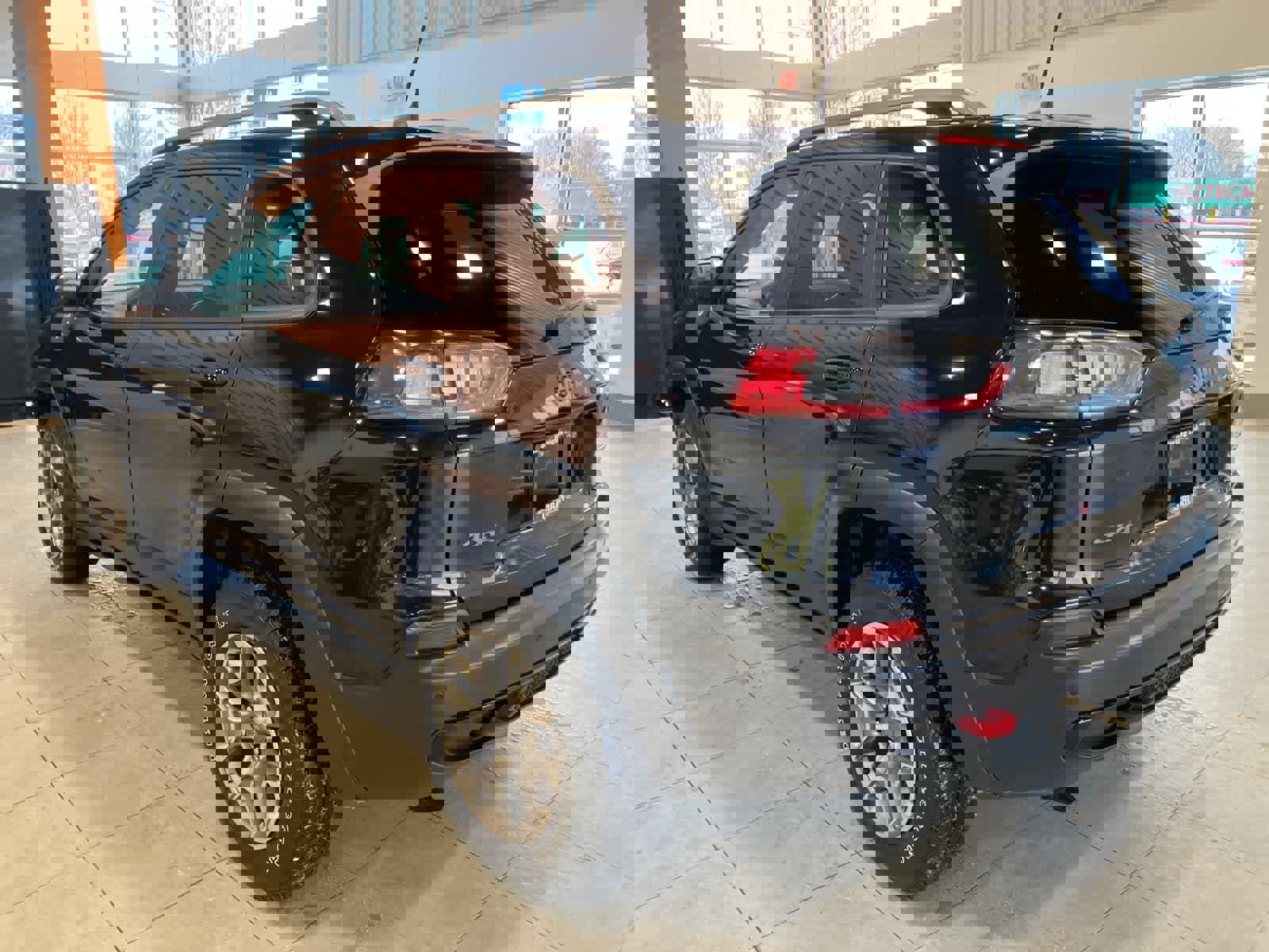 Used 2020 Jeep Cherokee Trailhawk w/ Cold Weather Group image 7