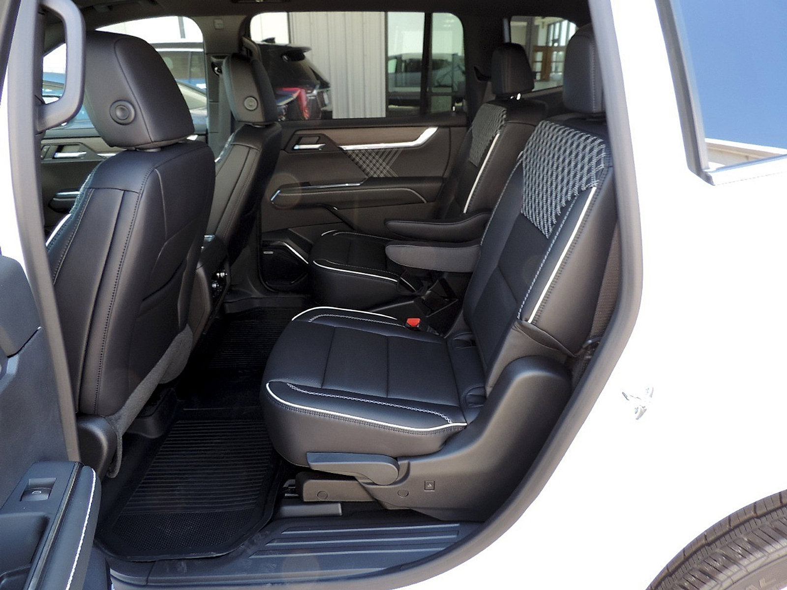 New 2026 GMC Acadia Denali w/ Super Cruise Package FWD image 12